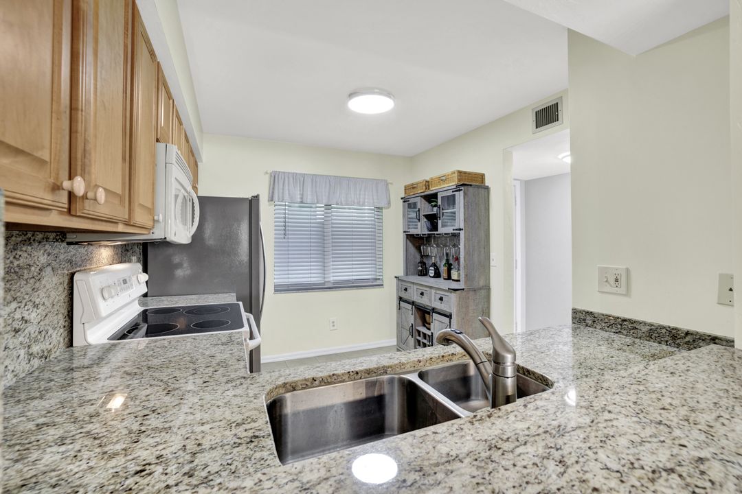 228 Fox Glen Dr #3203, Naples, FL 34104