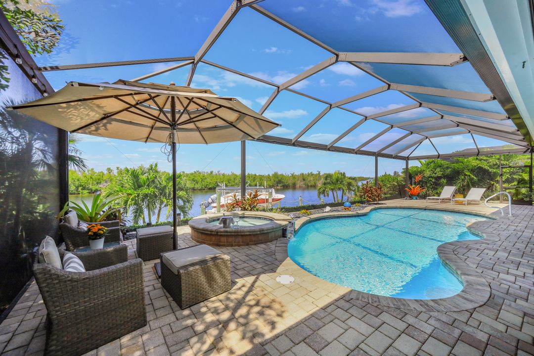 3724 Surfside Blvd, Cape Coral, FL 33914