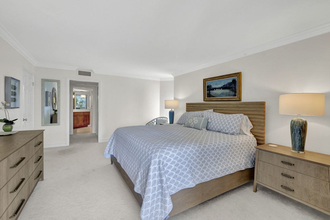 4551 Gulf Shore Blvd N #505, Naples, FL 34103