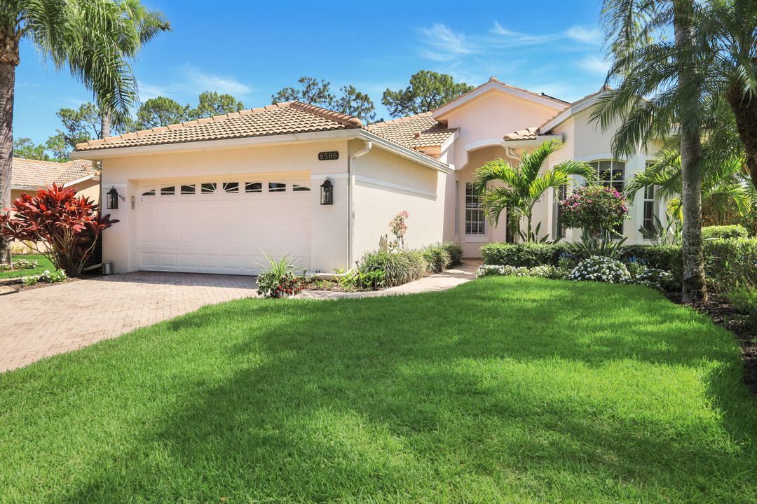 8586 Gleneagle Way, Naples, FL 34120