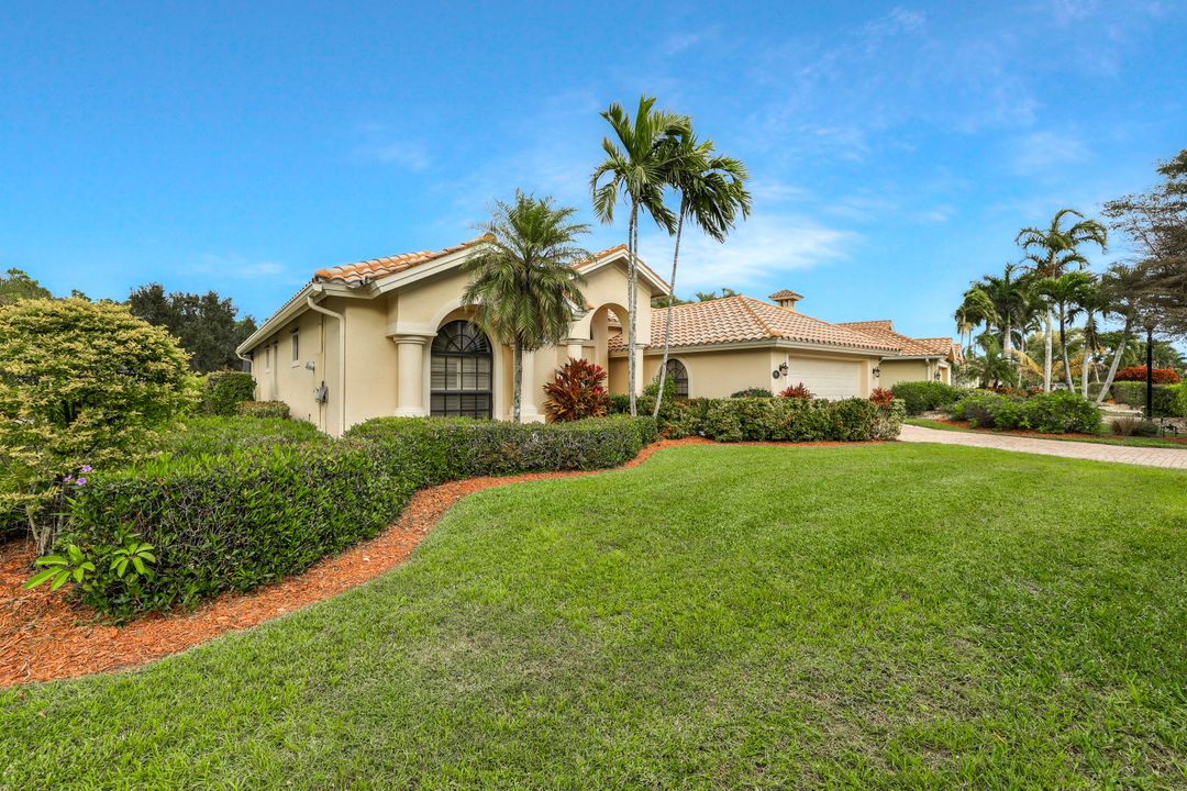 981 Tivoli Ct, Naples, FL 34104