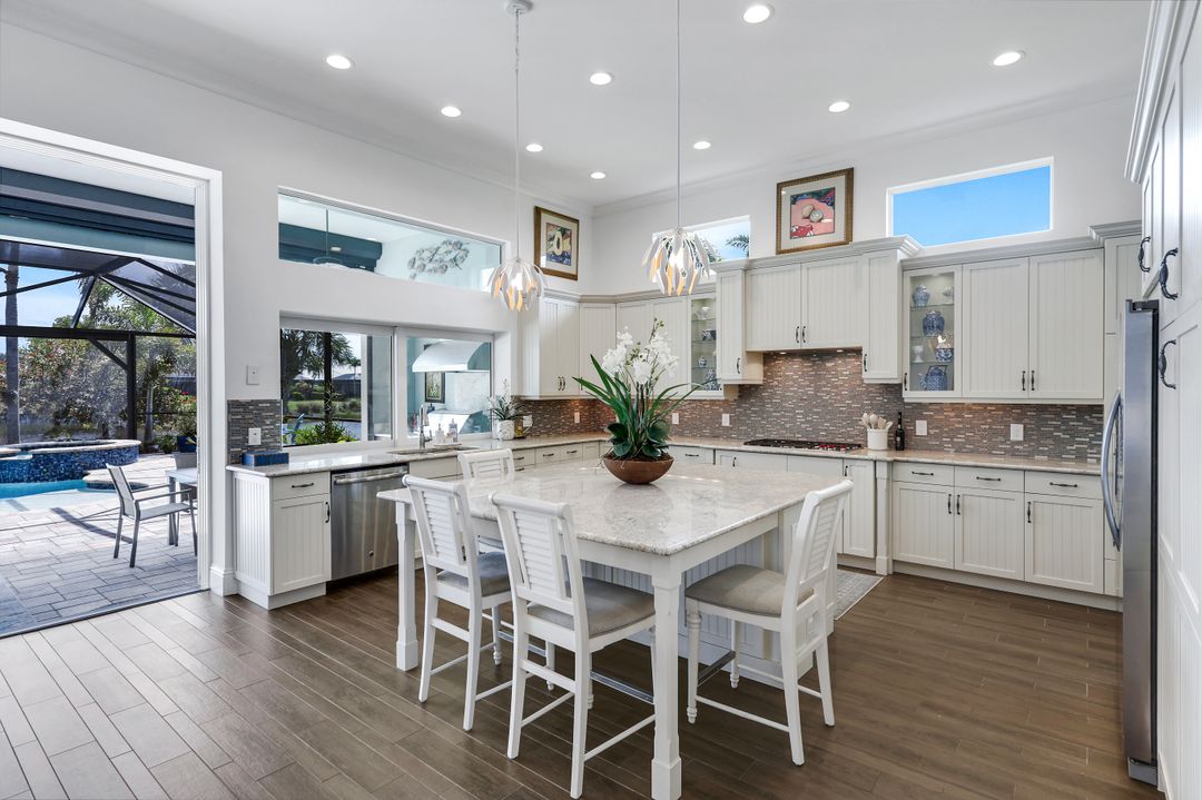 6460 Pembroke Wy, Naples, FL 34113