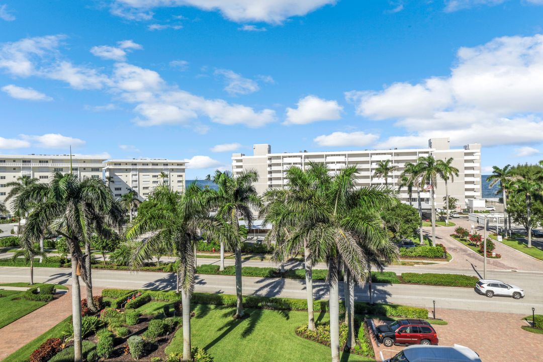 3430 Gulf Shore Blvd N #5J, Naples, FL 34103