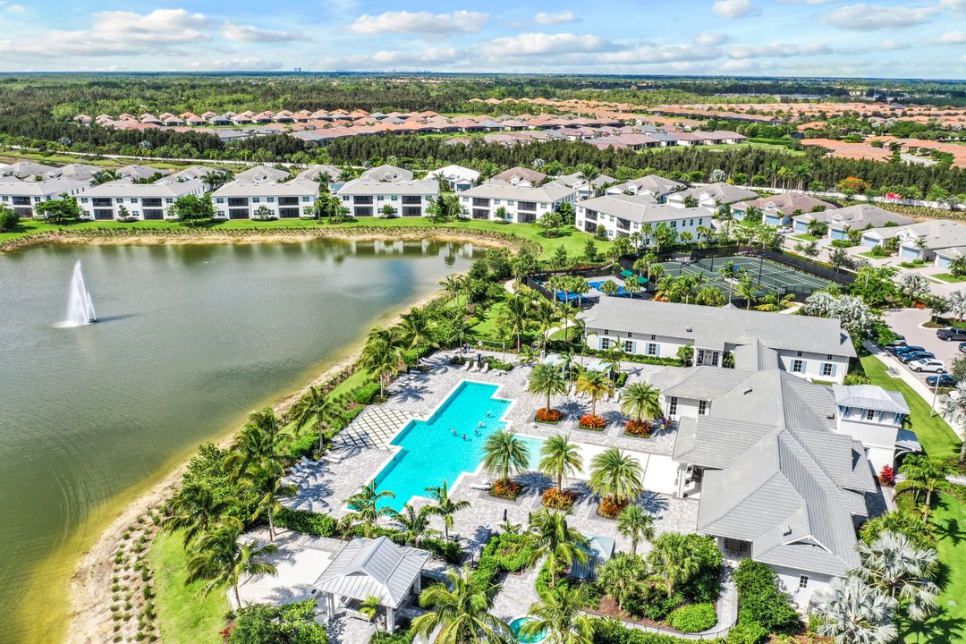 8959 Redonda Dr, Naples, FL 34114