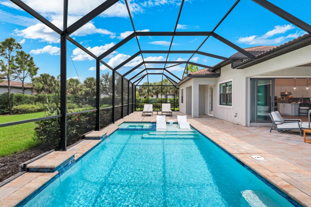 9151 Snowy Owl Wy, Naples, FL 34120