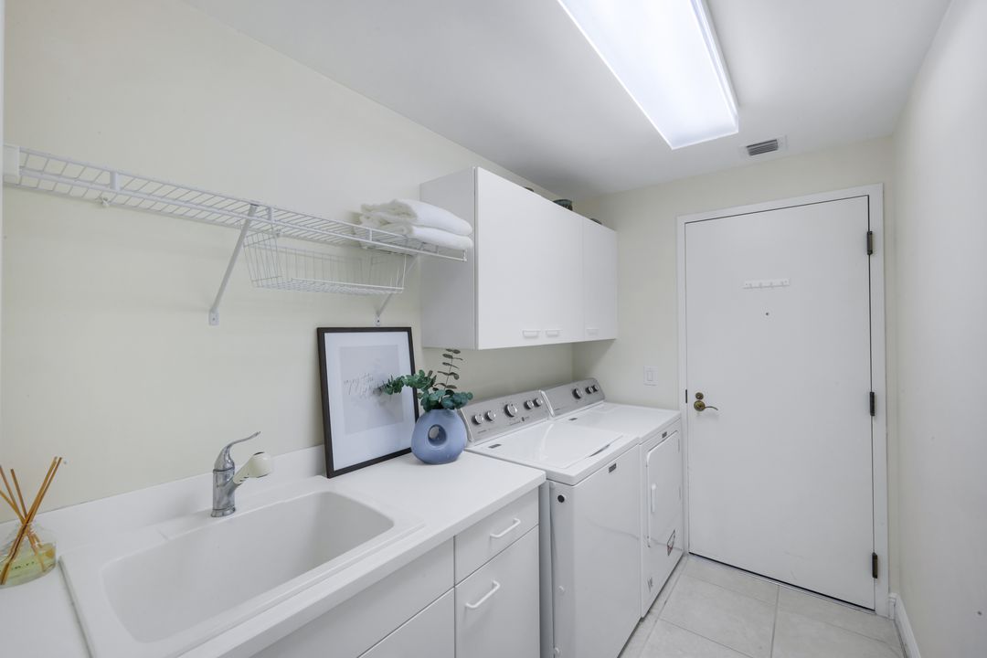 455 Cove Tower Dr #902, Naples, FL 34110