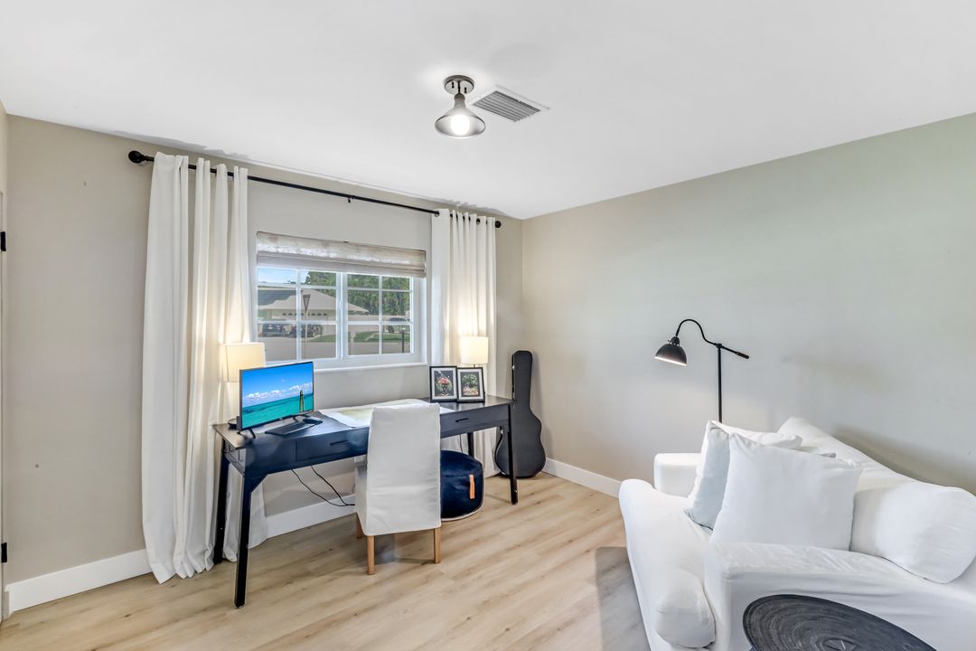 1086 N Town and River Dr, Fort Myers, FL 33919