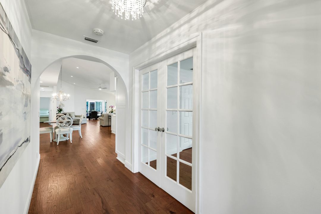 574 102nd Ave N, Naples, FL 34108