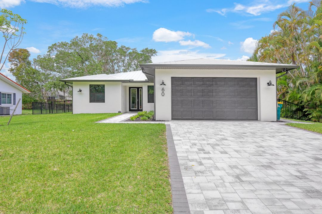 60 Liberty Ln, Naples, FL 34112