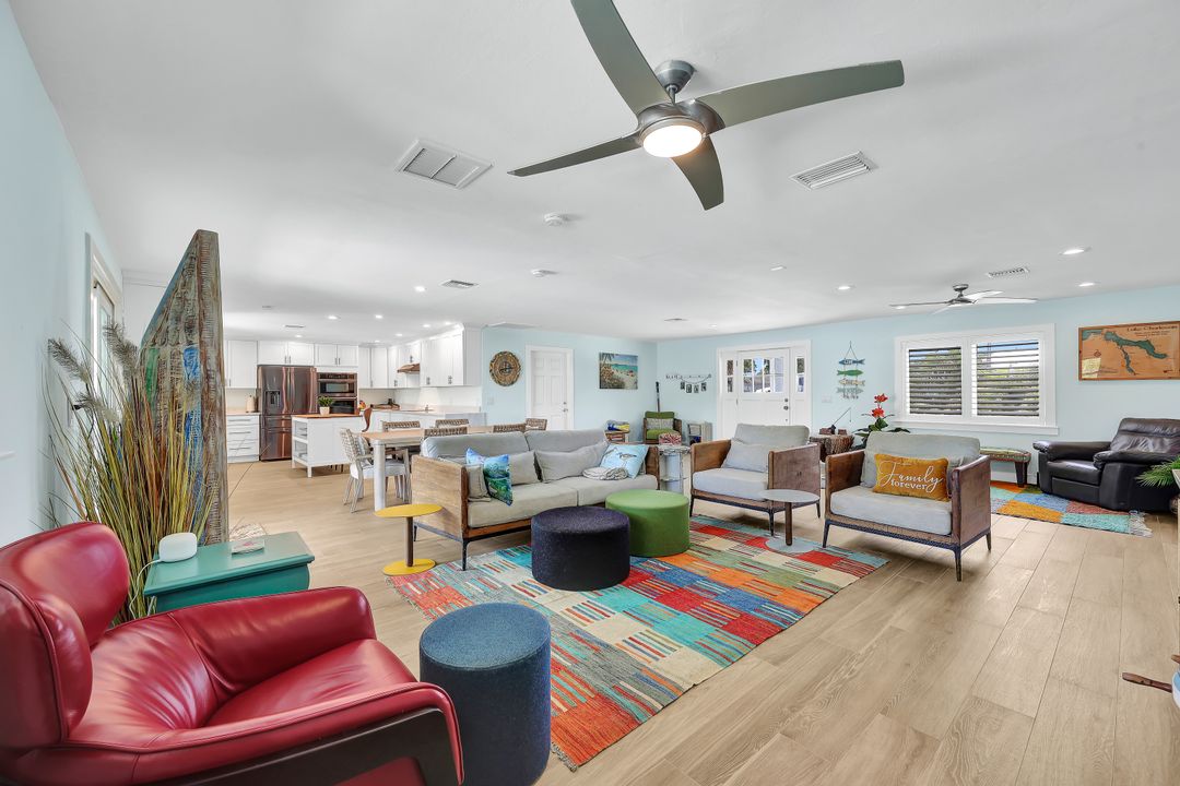 2631 Riverview Dr, Naples, FL 34112