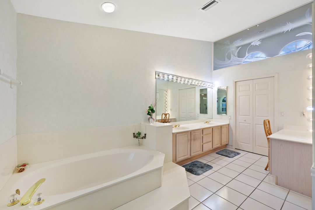 242 Via Perignon, Naples, FL 34119