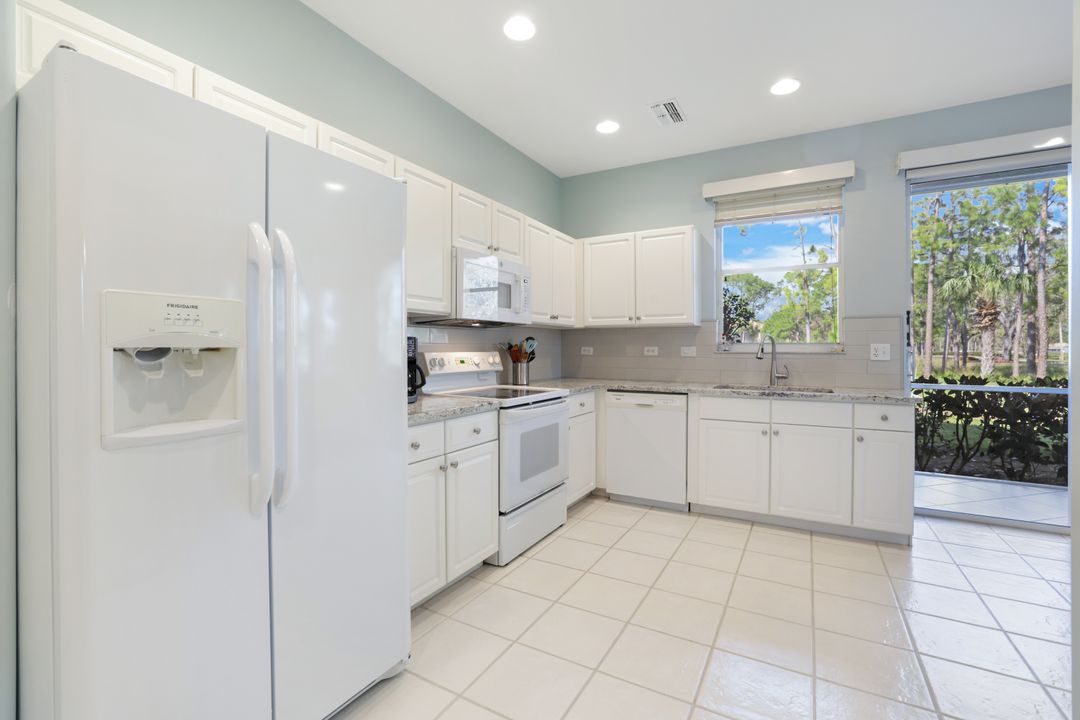 8217 Parkstone Pl #108, Naples, FL 34120