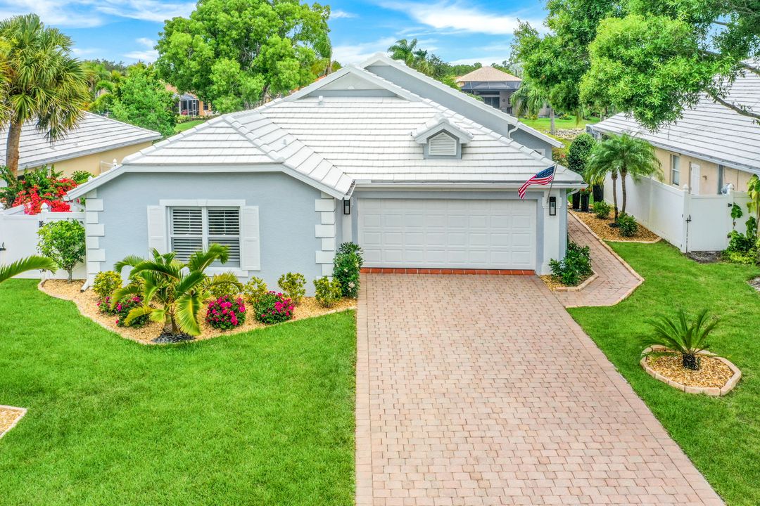 1343 Old Oak Ln, Naples, FL 34110