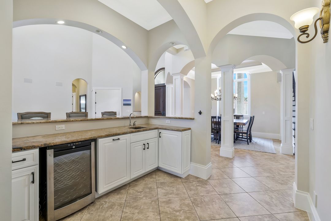 541 Taylor Ct, Marco Island, FL 34145