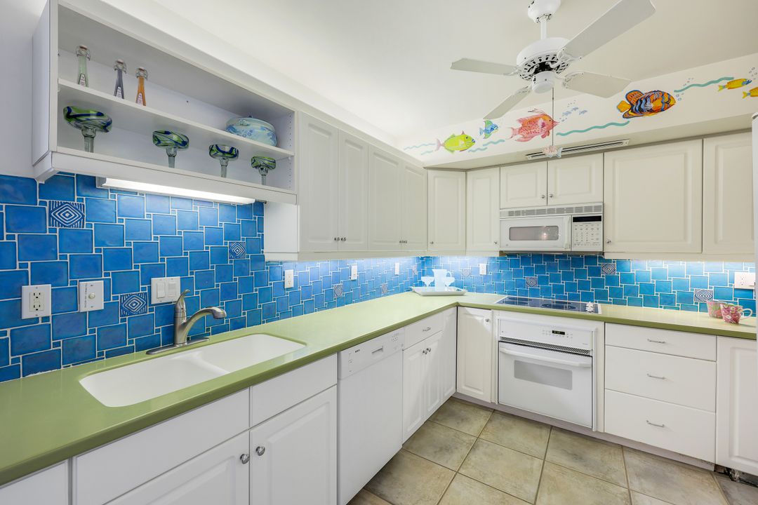 1977 Gulf Shore Blvd N #303, Naples, FL 34102