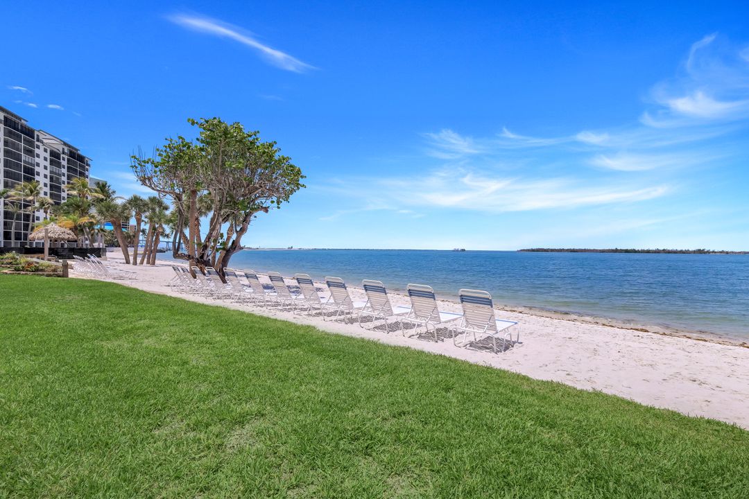 17080 Harbour Pointe Dr #12B, Fort Myers, FL 33908