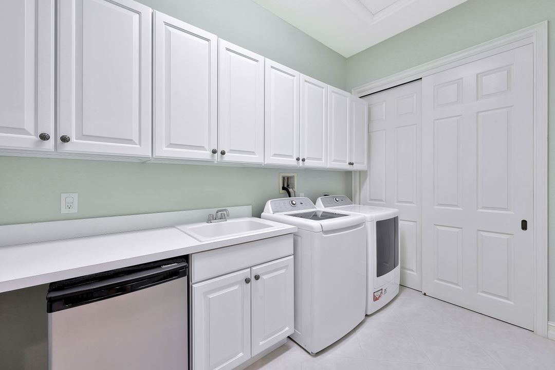 8641 Champions Point #1003, Naples, FL 34113