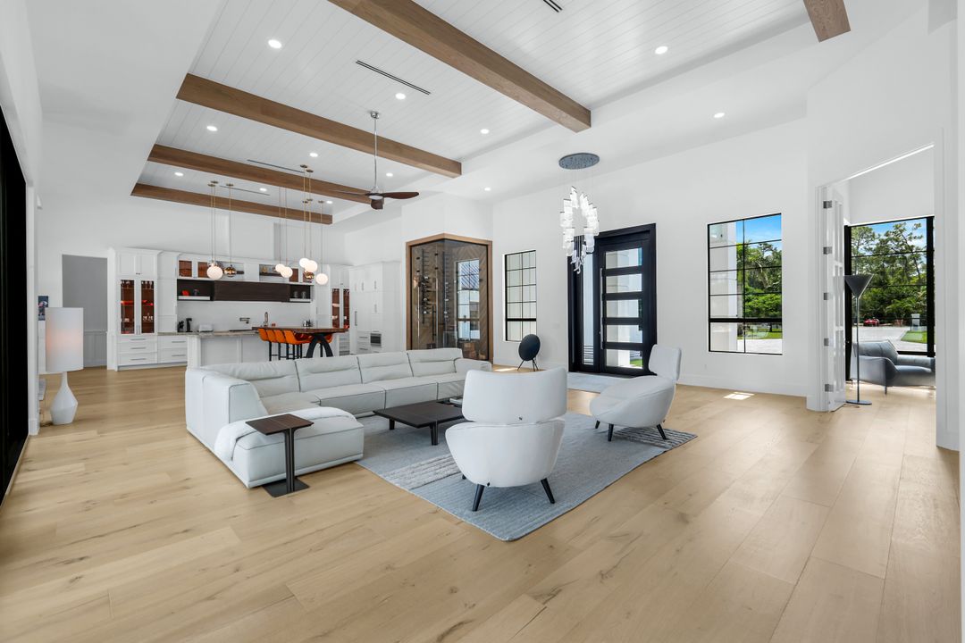 6677 Hunters Rd, Naples, FL 34109