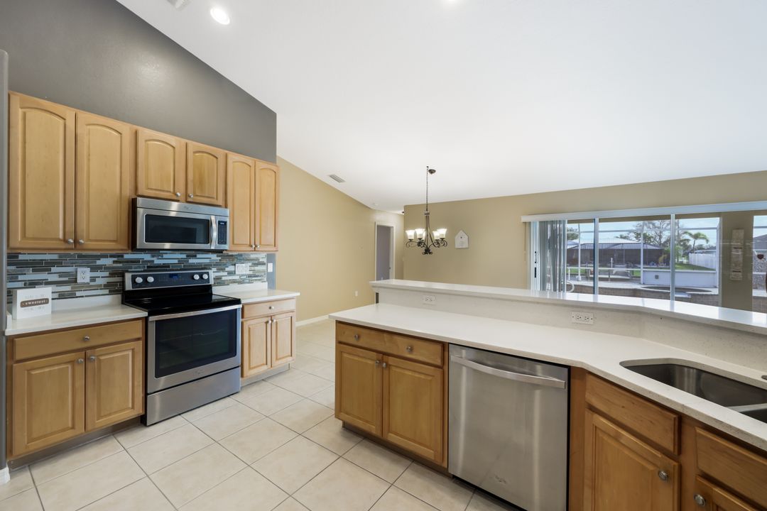 3325 SW 5th Pl, Cape Coral, FL 33914