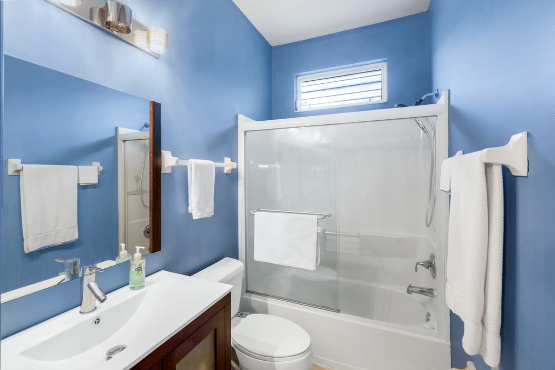 200 Stanhope Cir, Naples, FL 34104