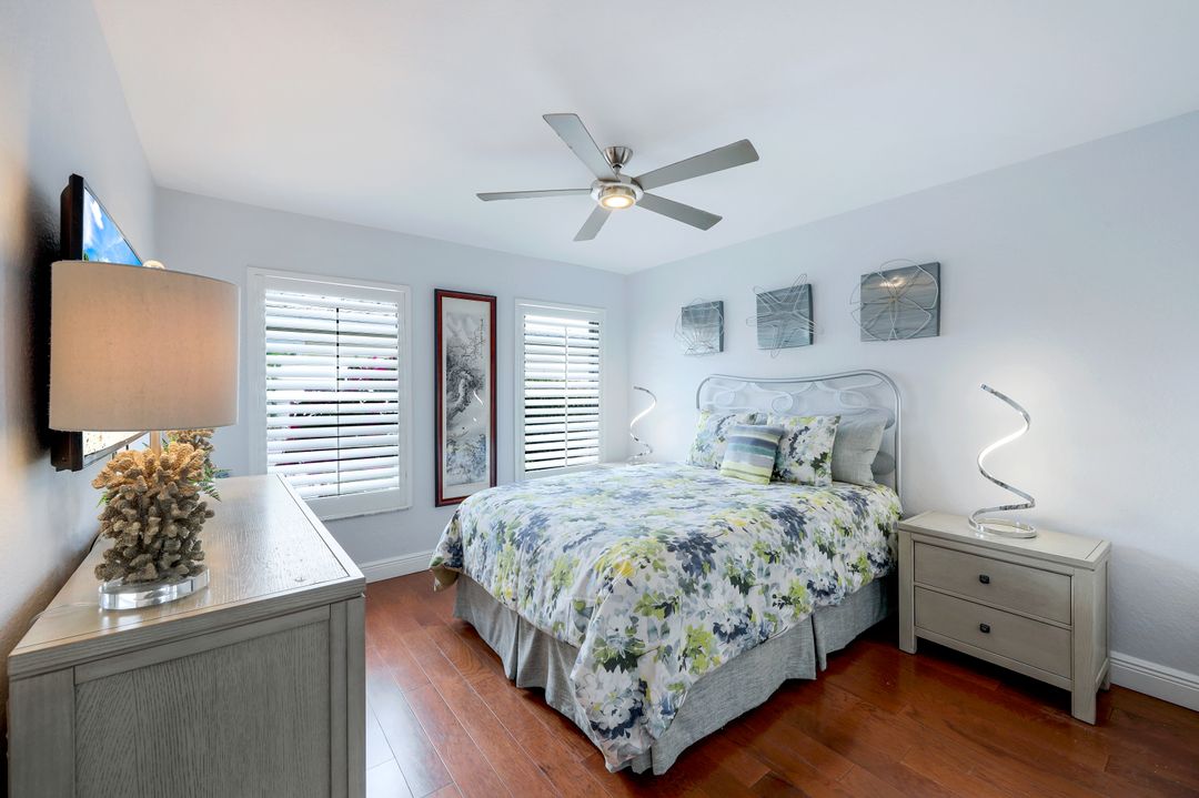 1343 Old Oak Ln, Naples, FL 34110