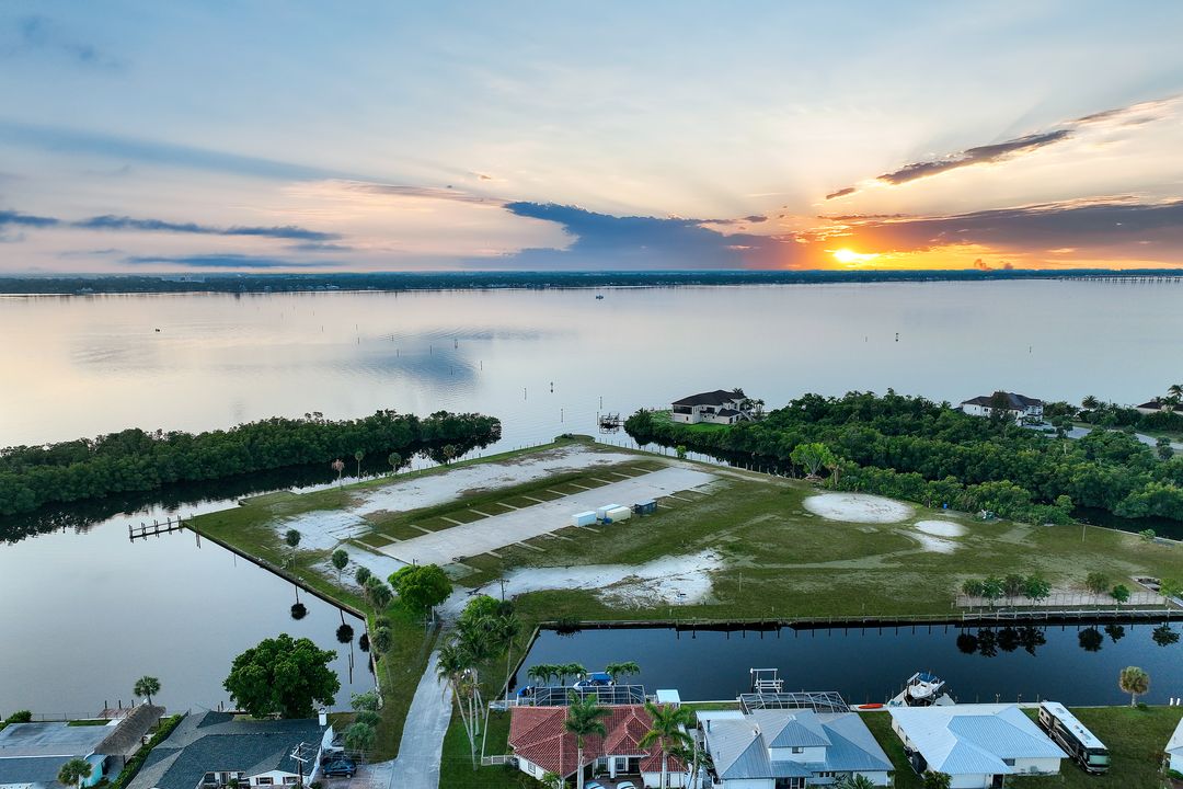 4530 Vinsetta Ave, North Fort Myers, FL 33903