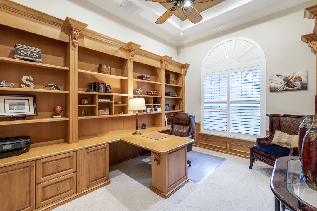 7511 Hogan Ct, Naples, FL 34113