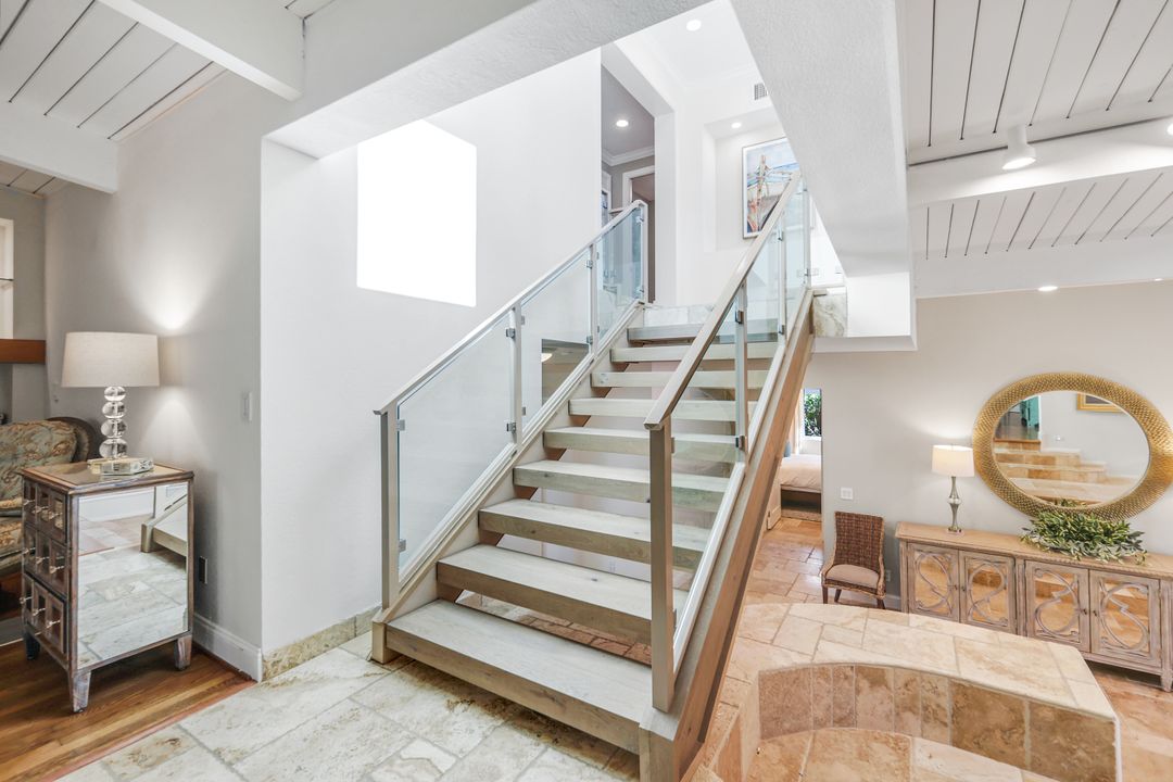 210 Central Ave, Naples, FL 34102