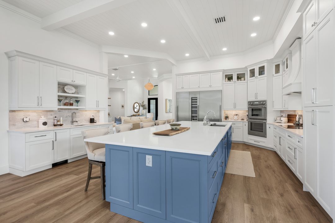 5092 Cerromar Dr, Naples, FL 34112