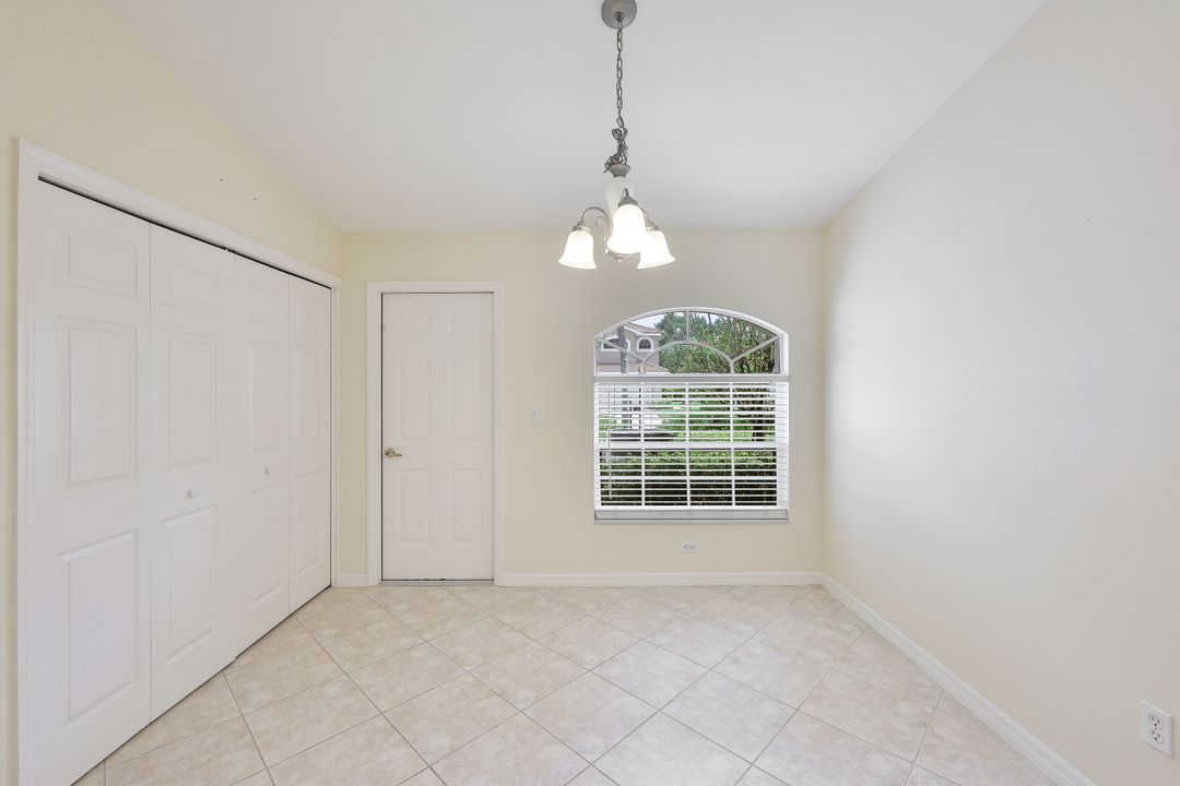 6654 Castlelawn Pl, Naples, FL 34113