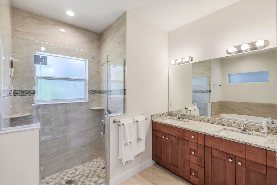 575 12th Ave NW, Naples, FL 34120