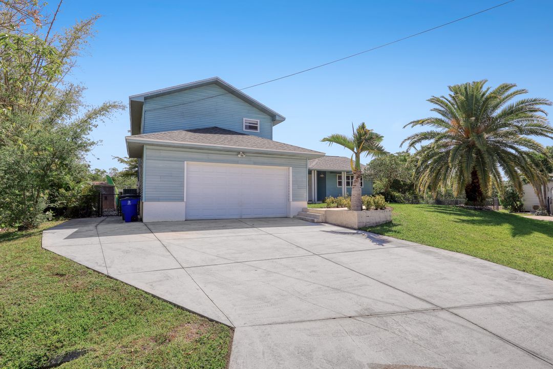 422 Seaworthy Rd, North Fort Myers, FL 33903