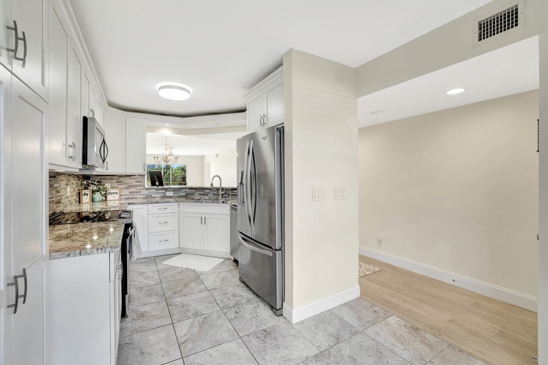 340 Horse Creek Dr #207, Naples, FL 34110