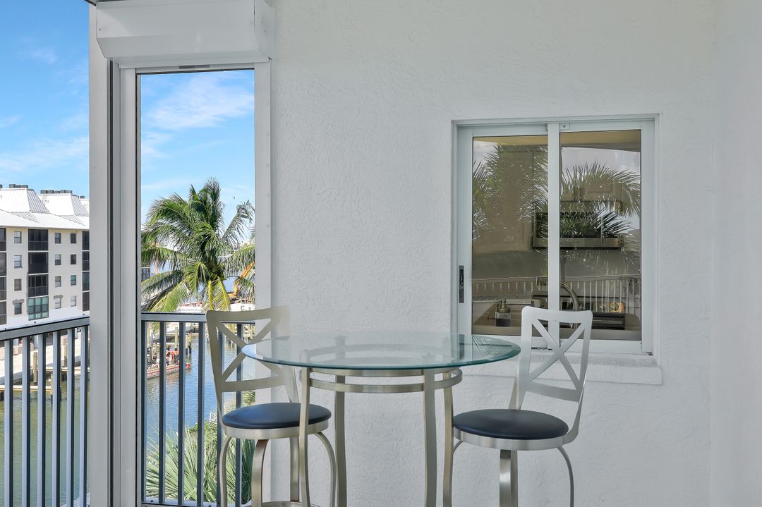 400 Flagship Dr #402, Naples, FL 34108