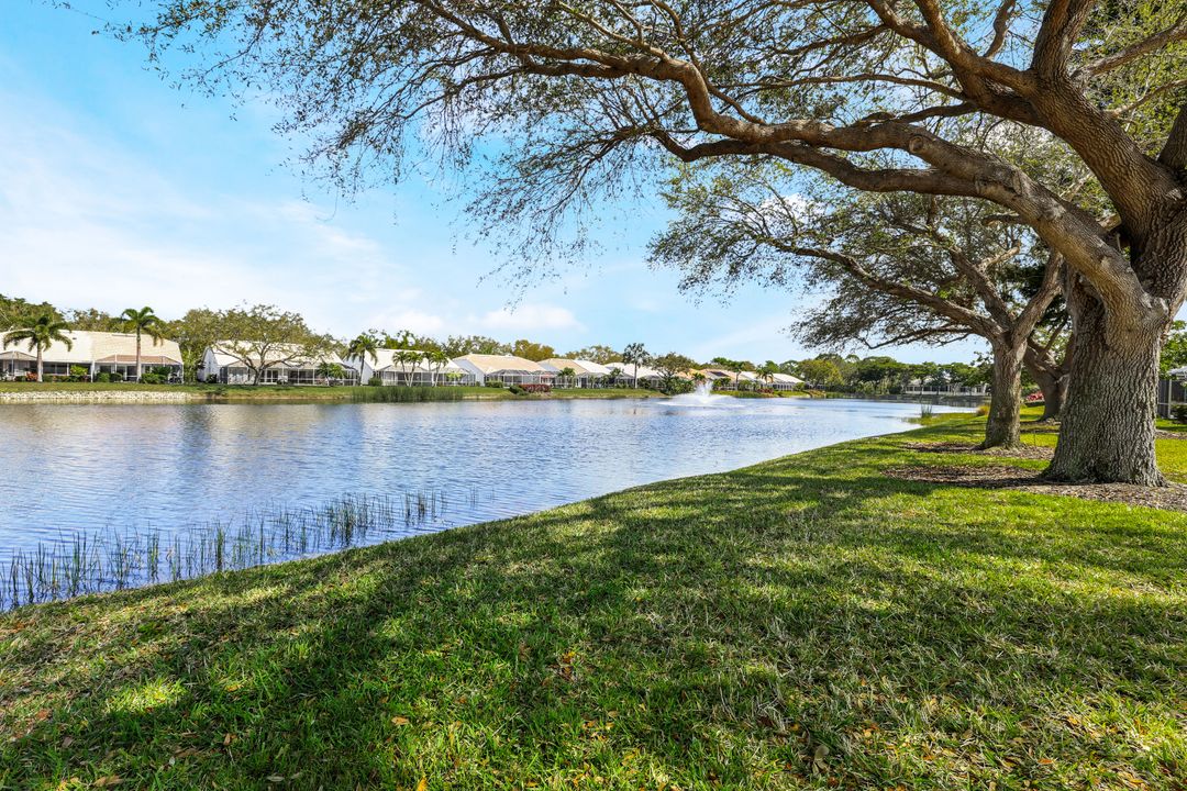 661 Captn Kate Ct, Naples, FL 34110