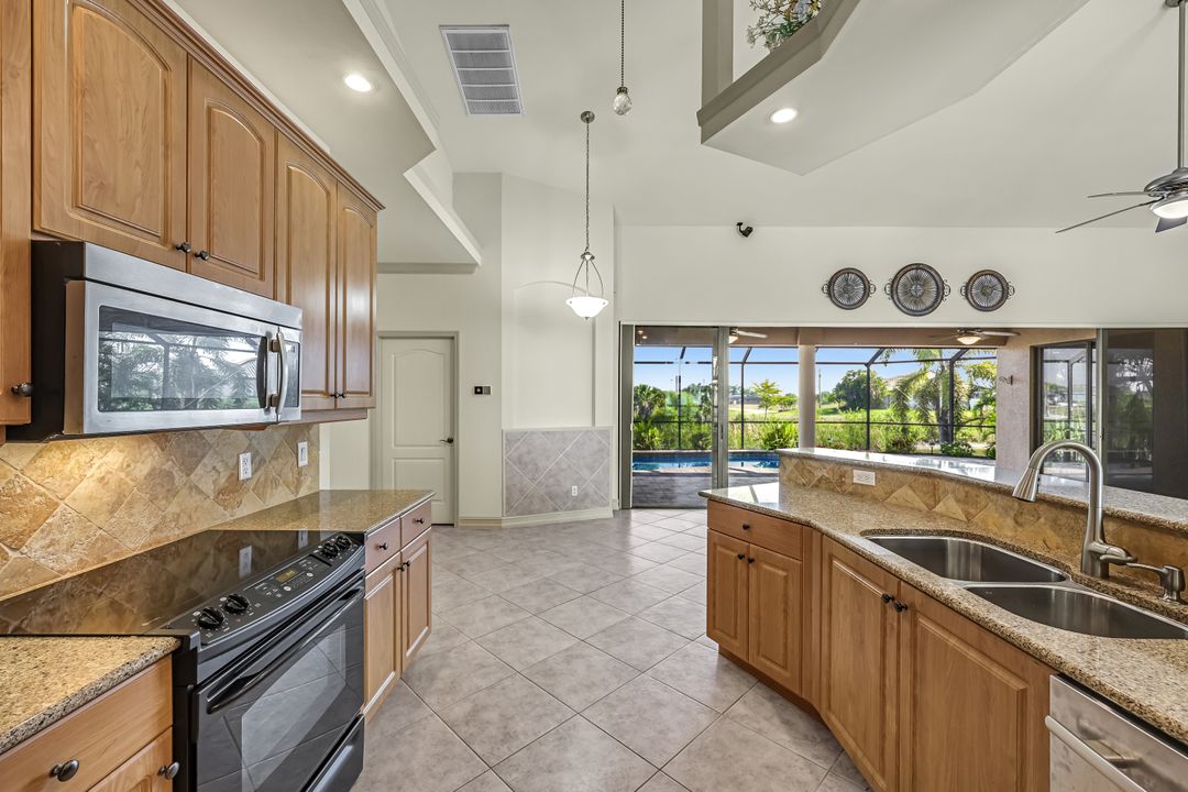 907 NW 18th St, Cape Coral, FL 33993