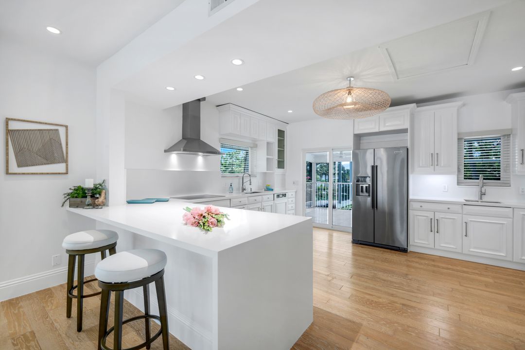 513 Lighthouse Way, Sanibel, FL 33957
