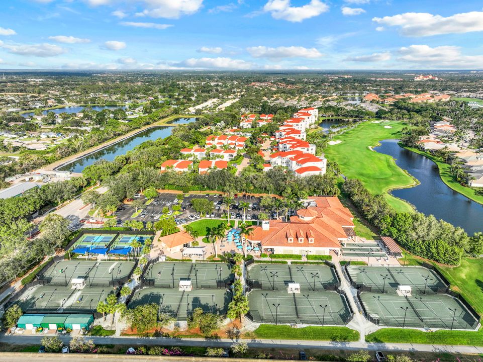 9209 Troon Lakes Dr, Naples, FL 34109