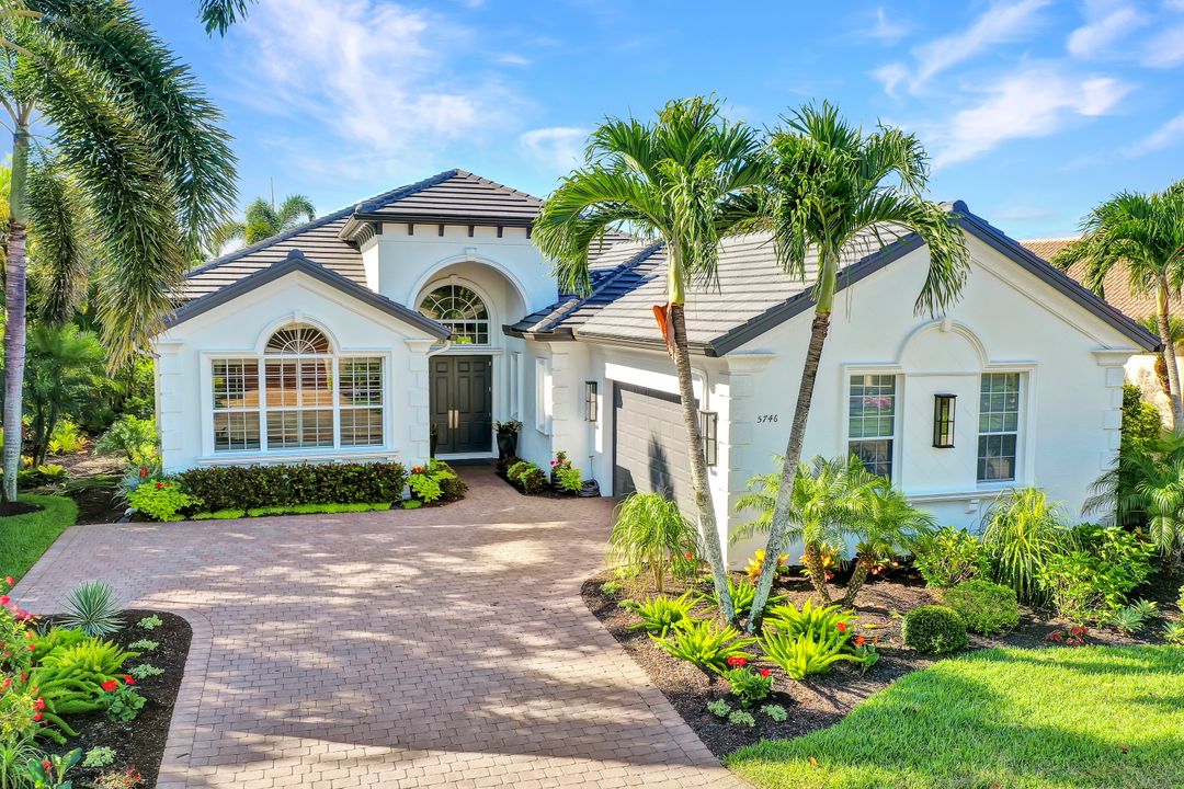 5746 Hammock Isles Dr, Naples, FL 34119