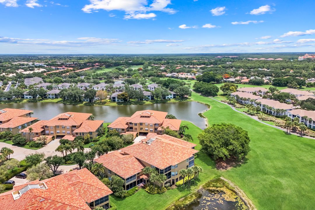 1895 Les Chateaux Blvd #302, Naples, FL 34109