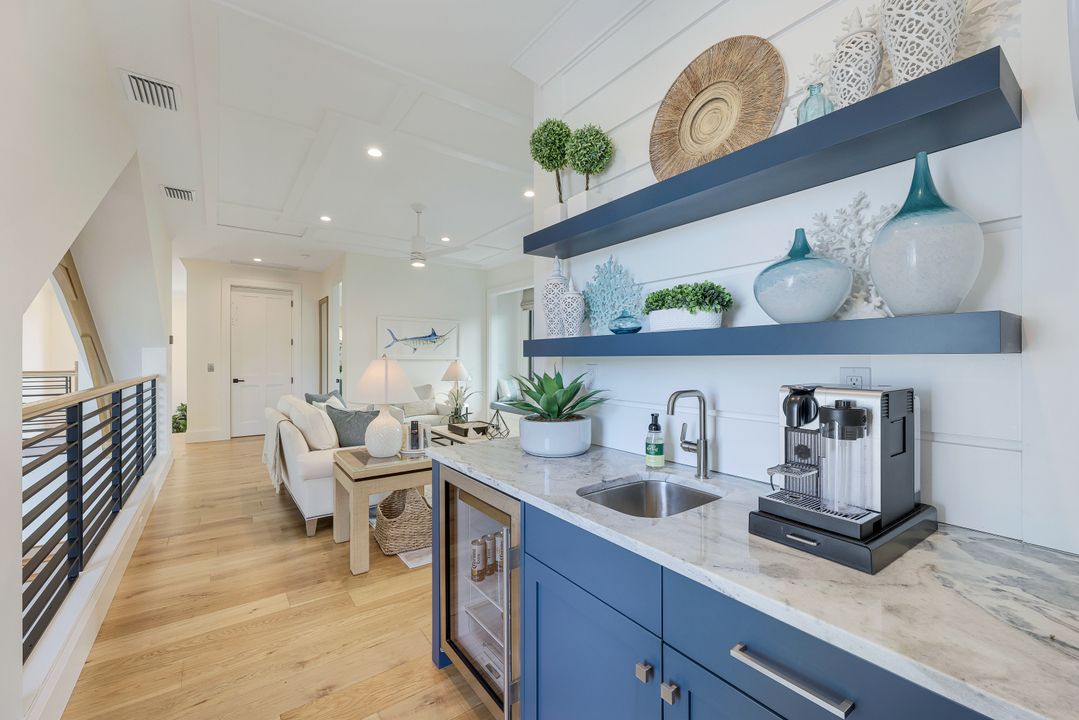 679 Rudder Rd, Naples, FL 34102