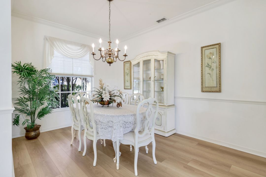190 Palmetto Dunes Cir, Naples, FL 34113