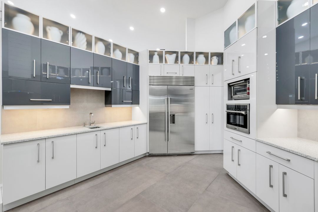 9245 The Ln, Naples, FL 34109