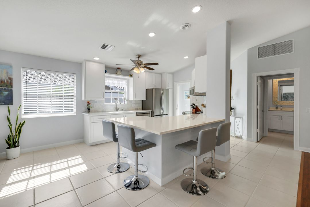 4272 Redonda Ln, Naples, FL 34119