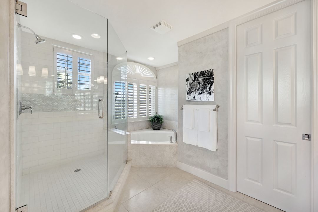 1006 5th St S, Naples, FL 34102