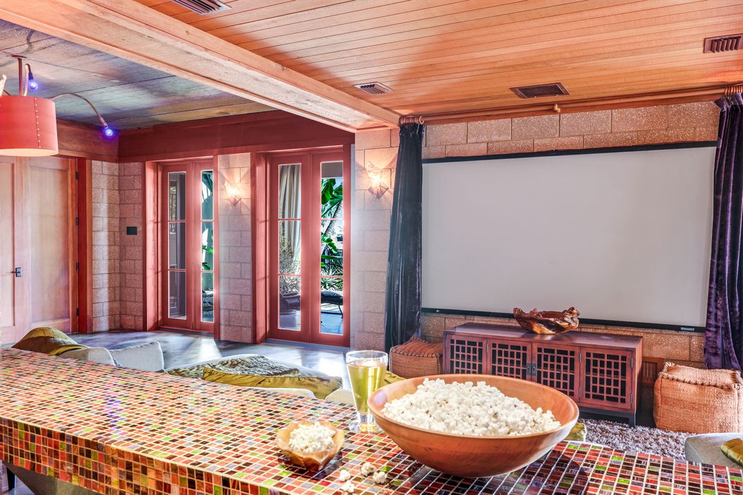 290 Channel Dr, Naples, FL 34108