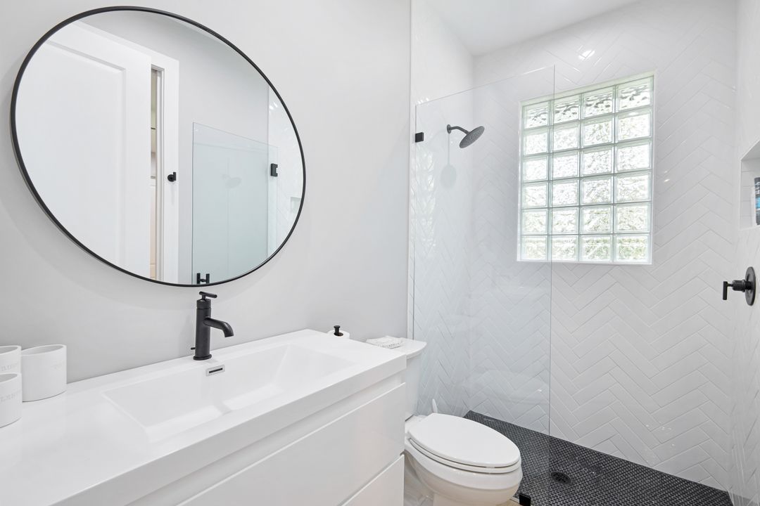 60 Liberty Ln, Naples, FL 34112