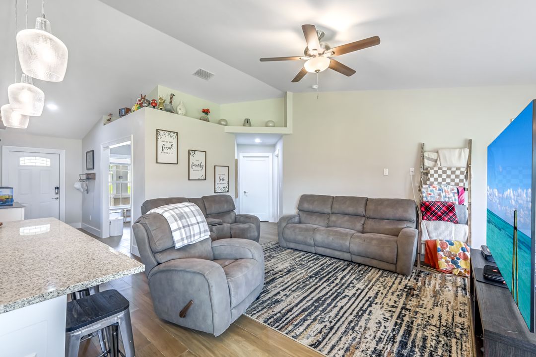 2806 22nd St W, Lehigh Acres, FL 33971
