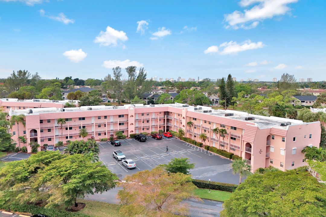 170 Turtle Lake Ct  #109, Naples, FL 34105