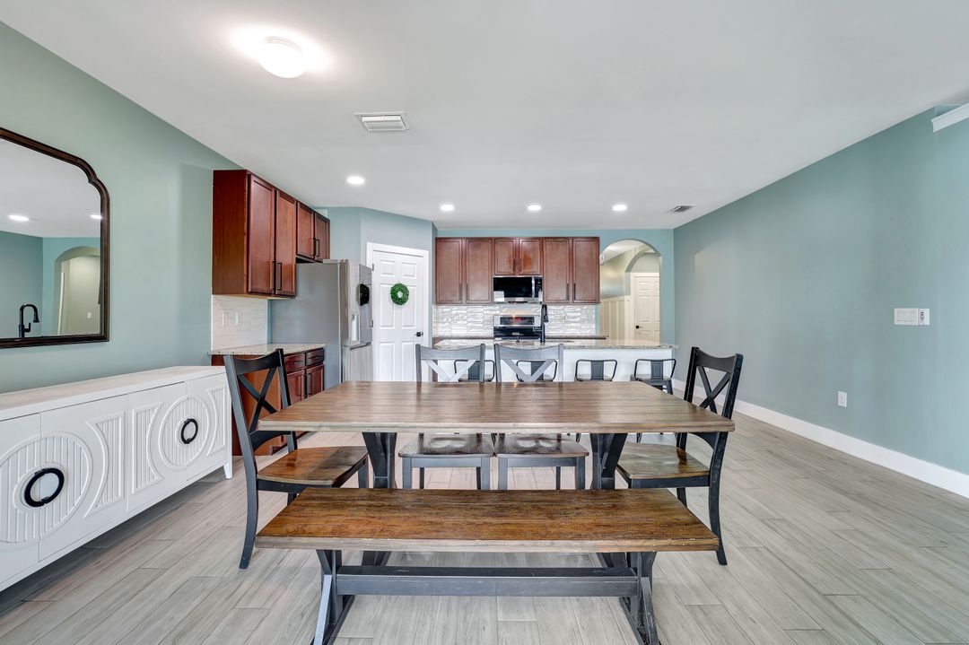 692 Hadley St E, Naples, FL 34104